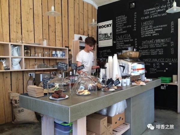 20191209_234311459_iOS