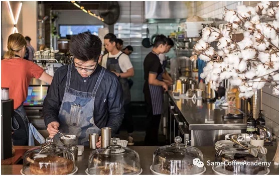 20220215_050041149_iOS